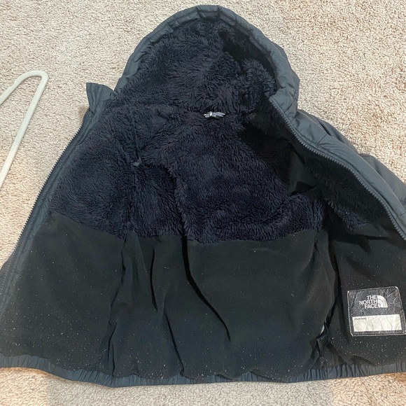 Kids The North Face Moondoggy water repellent down jacket. - Picture 5 of 7